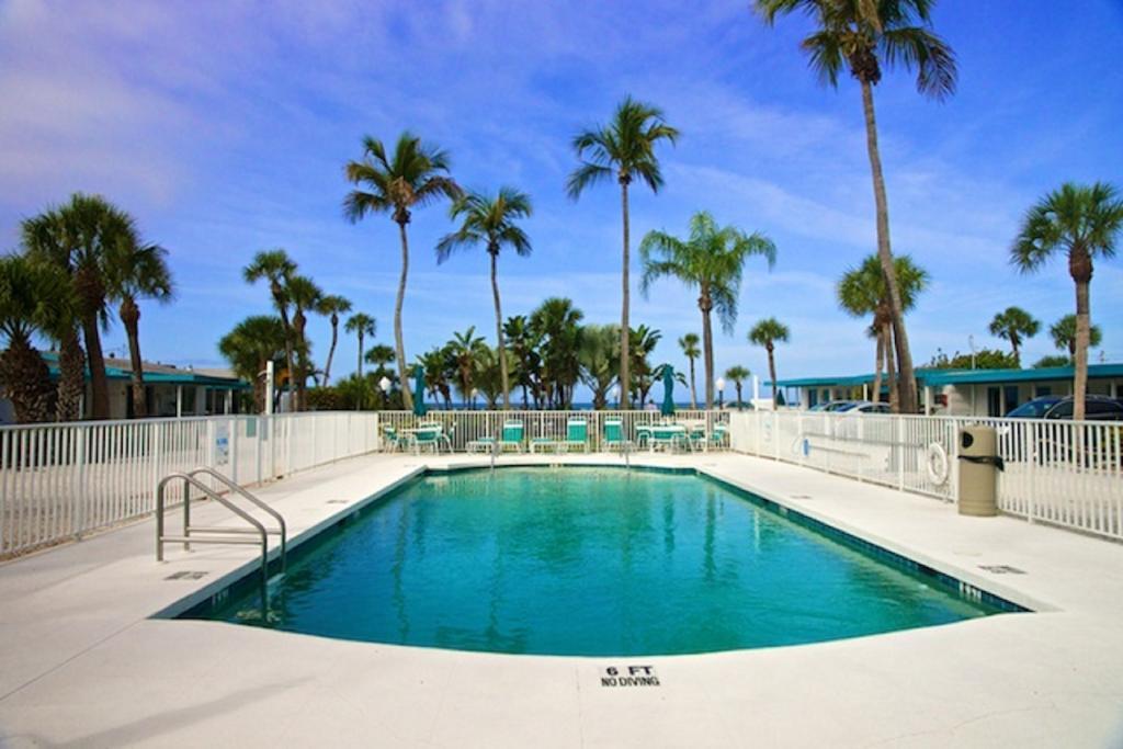 Sea Club I
